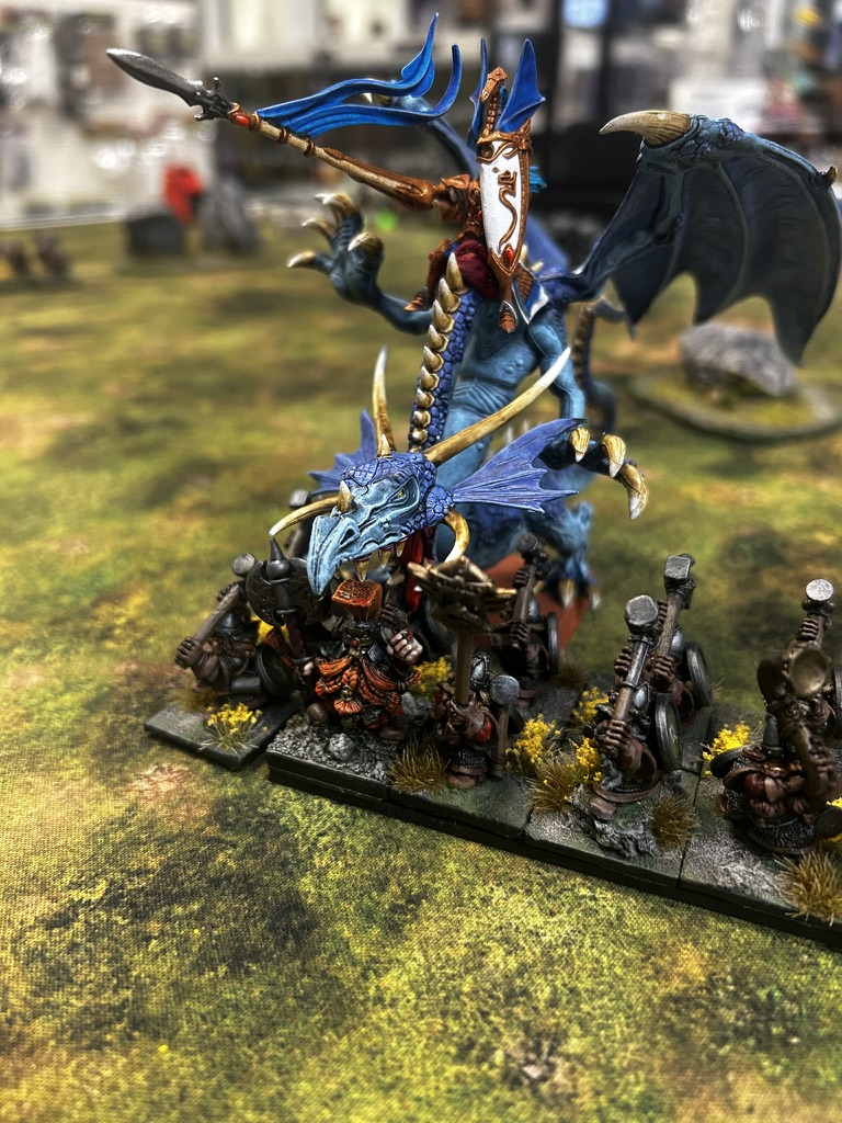 Drache frisst Zwerge